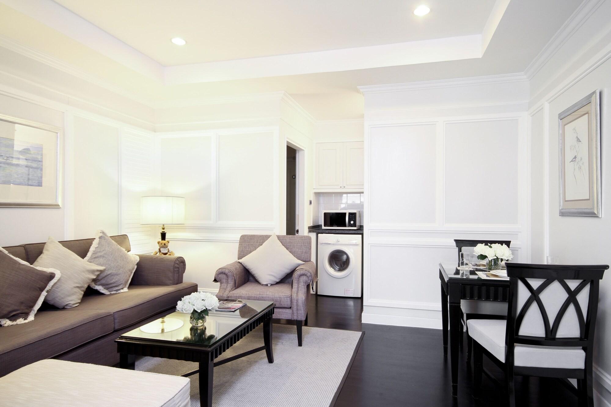 Cape House Langsuan Hotel Bangkok Extérieur photo A typical apartment at The Residence