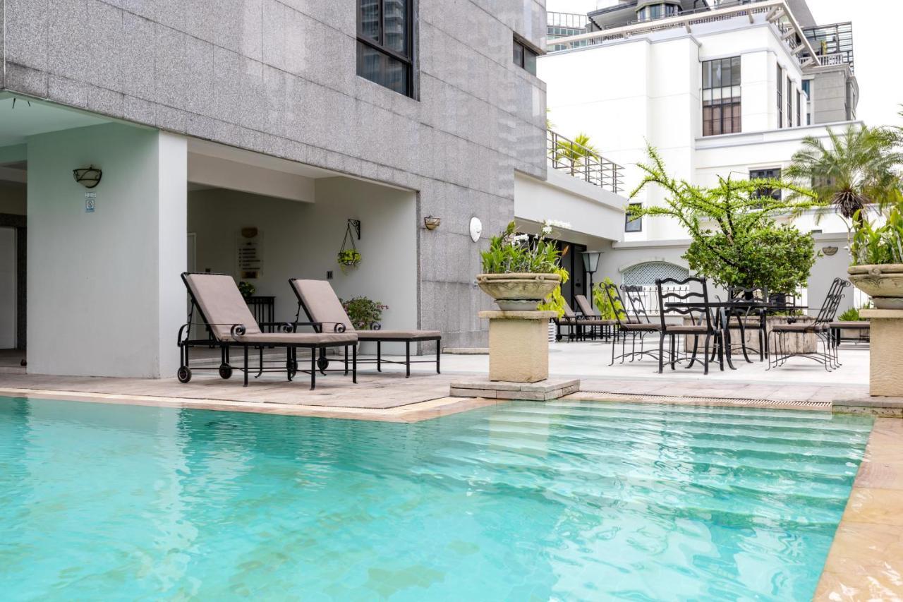 Cape House Langsuan Hotel Bangkok Extérieur photo The swimming pool at the hotel