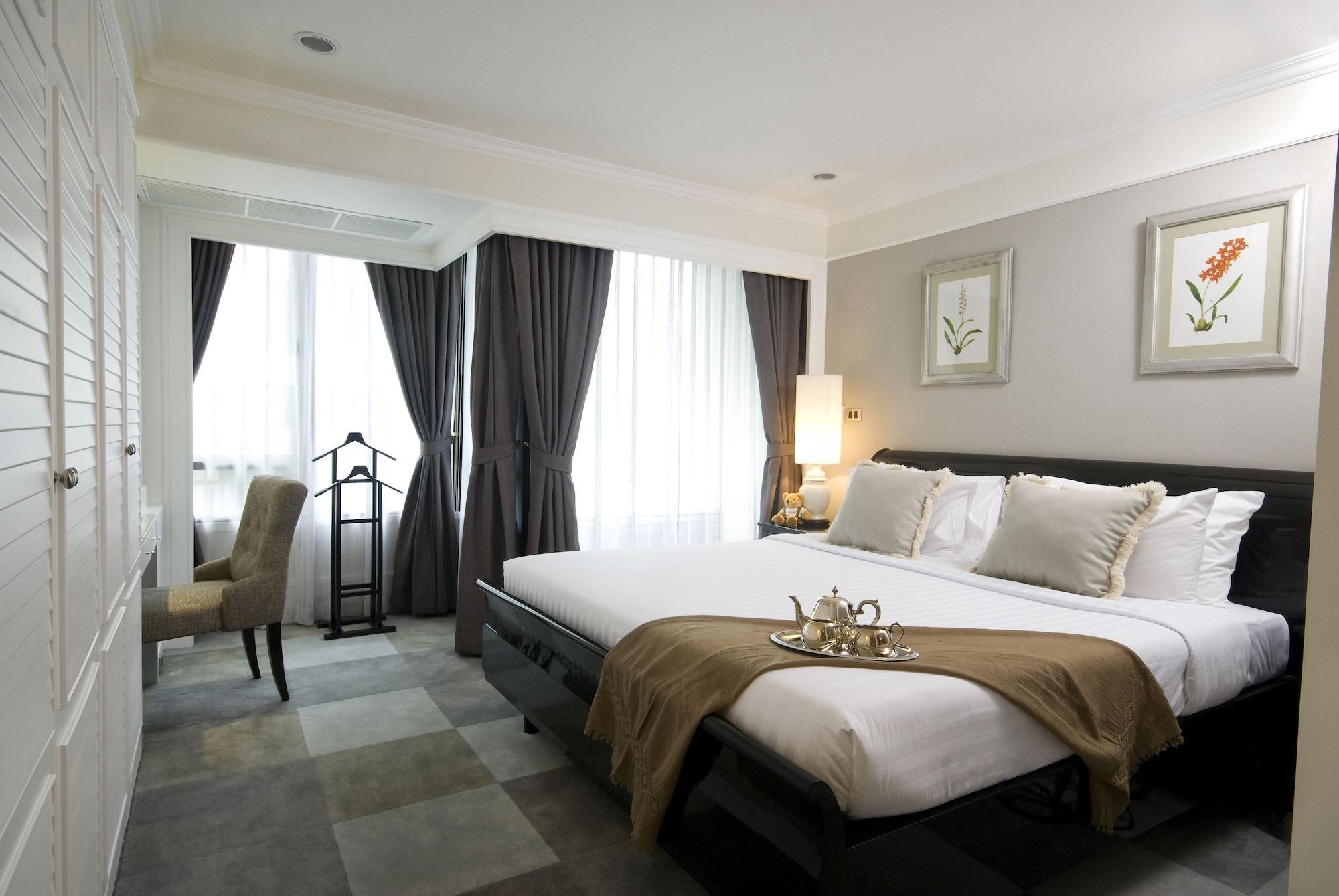 Cape House Langsuan Hotel Bangkok Extérieur photo A bedroom at the hotel