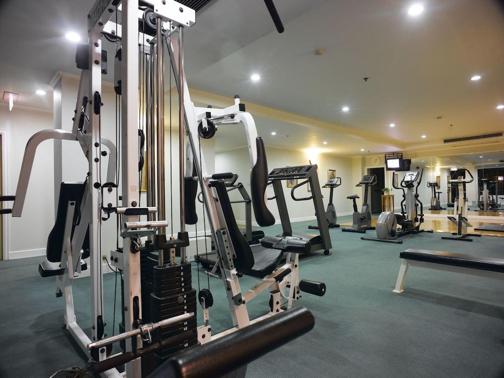 Cape House Langsuan Hotel Bangkok Extérieur photo A gym