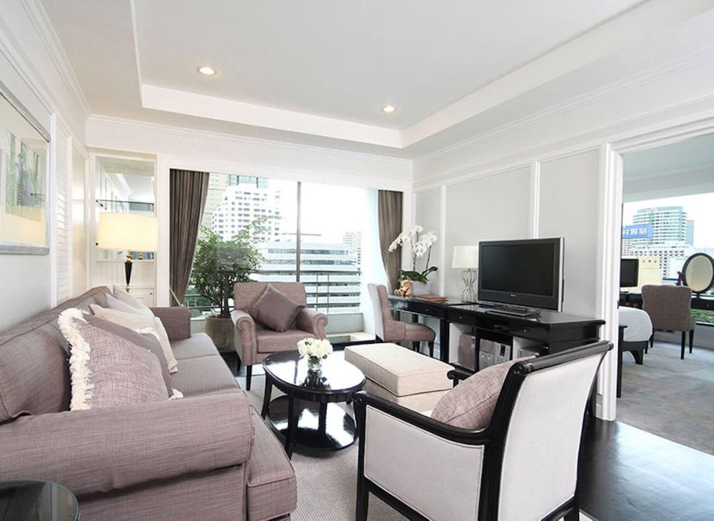 Cape House Langsuan Hotel Bangkok Extérieur photo A living room in a suite at The Peninsula Bangkok