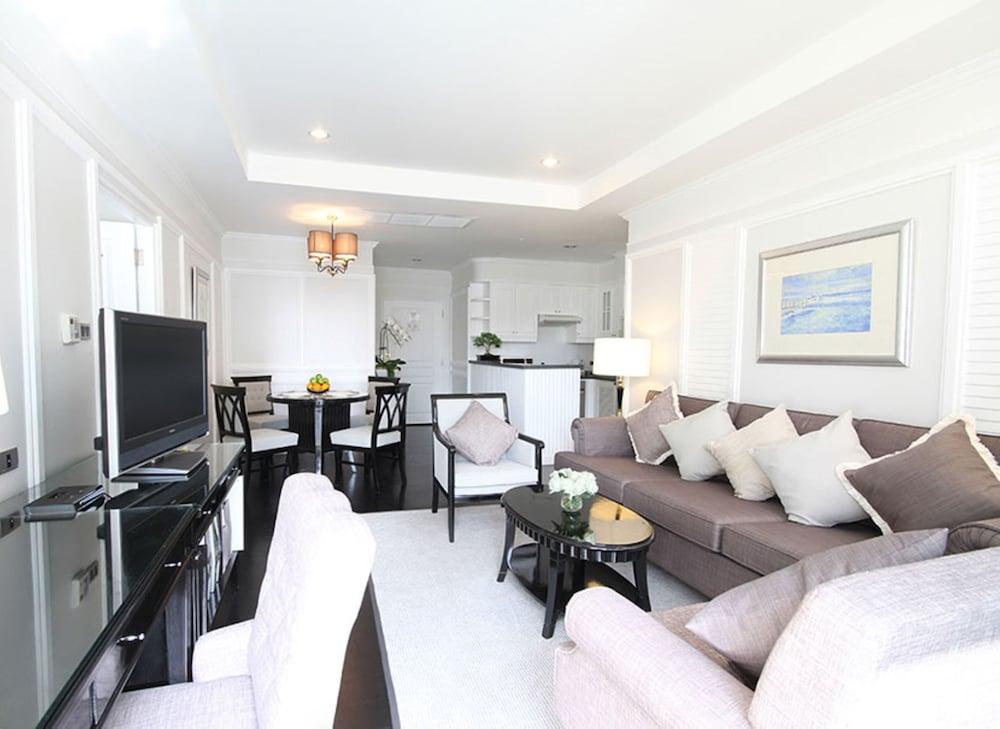 Cape House Langsuan Hotel Bangkok Extérieur photo A living room in a condominium