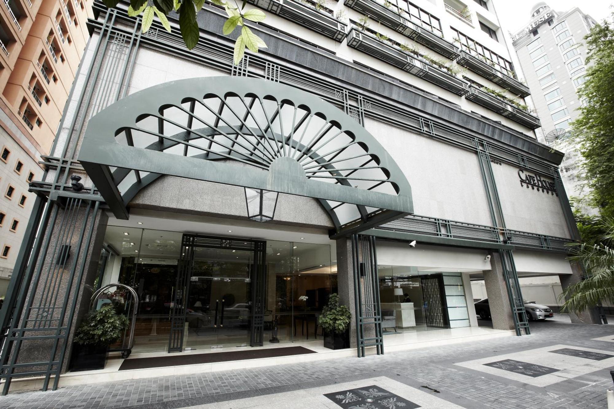 Cape House Langsuan Hotel Bangkok Extérieur photo Entrance of the hotel
