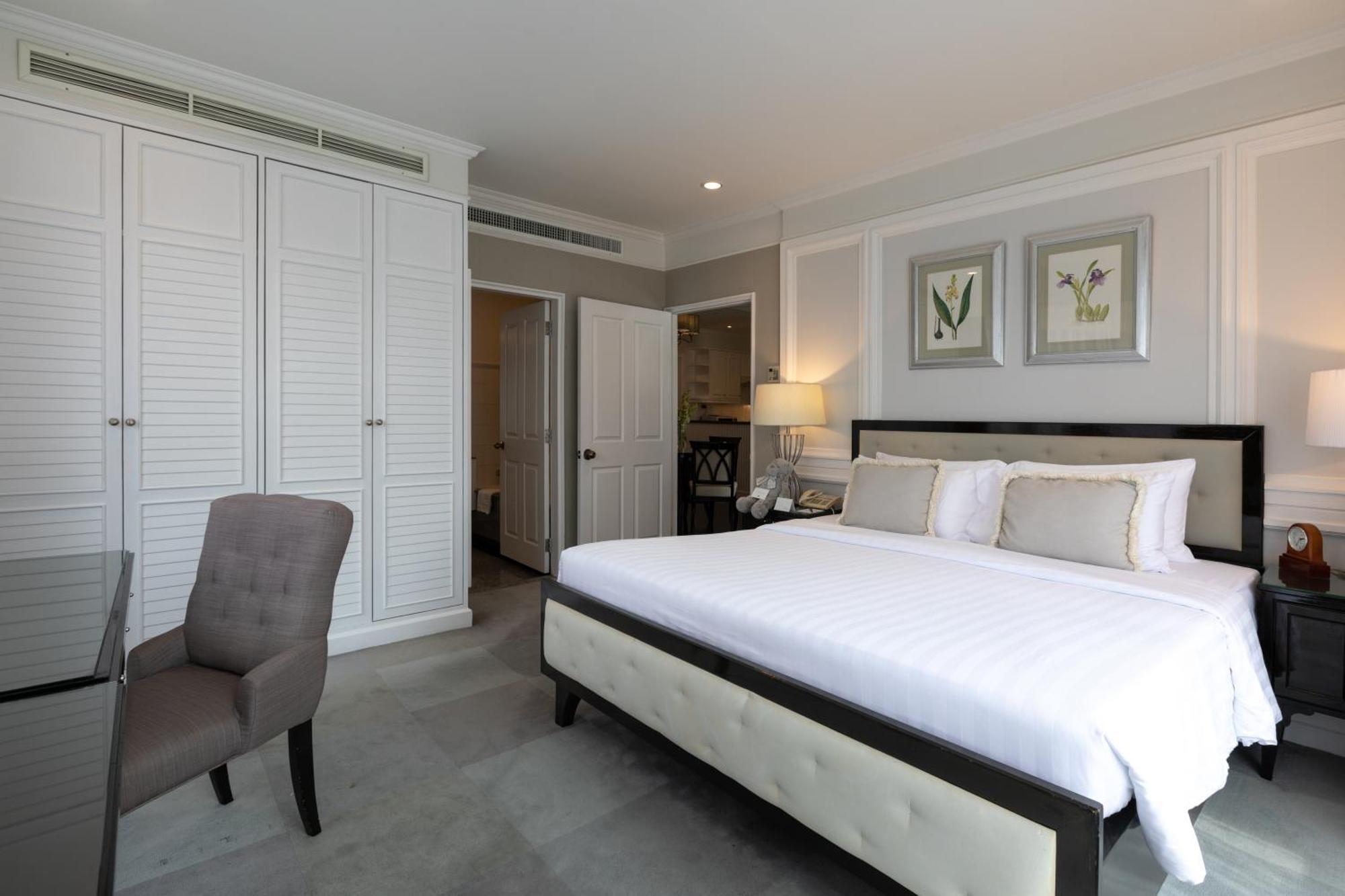 Cape House Langsuan Hotel Bangkok Extérieur photo A bedroom at The Peninsula Bangkok